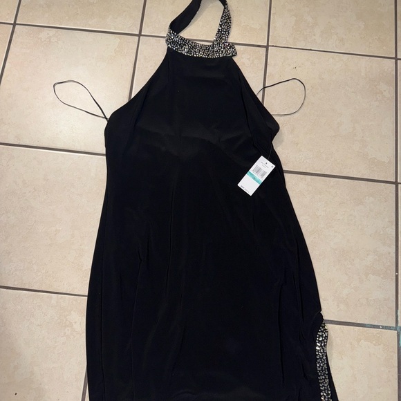 Elegant Black Halter Dress - Picture 1 of 2
